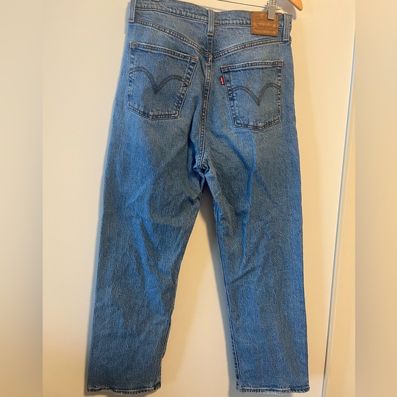 Levi's High-Rise Women's Straight Leg Jeans - Picture 3 of 3